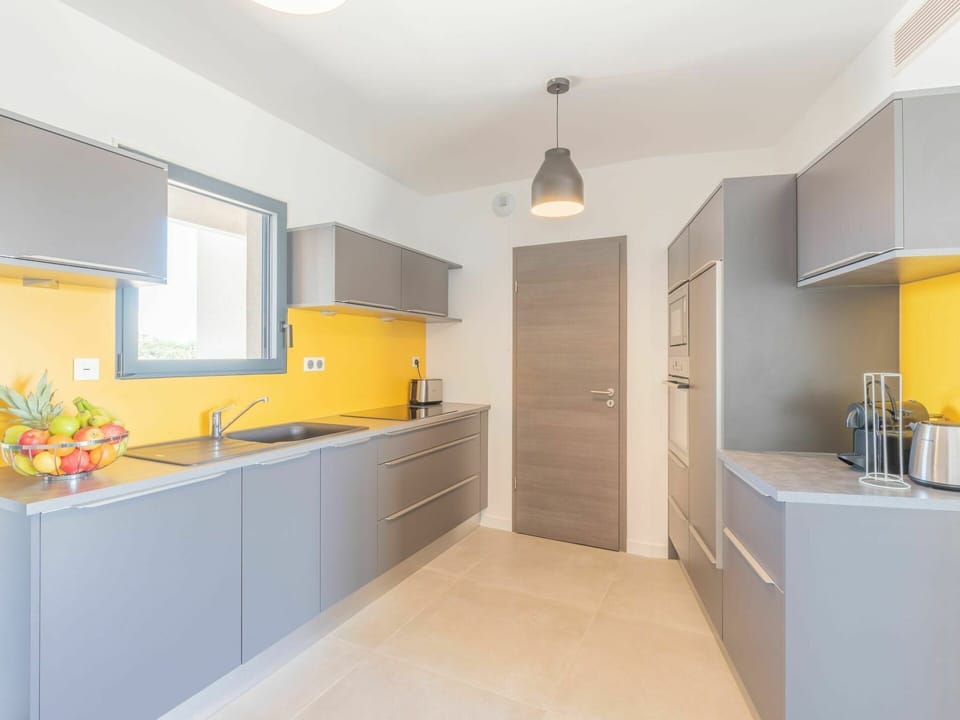 Cabinetry, Countertop, Property, Tap, Furniture, Sink, Building, Kitchen, Kitchen Sink, Lighting