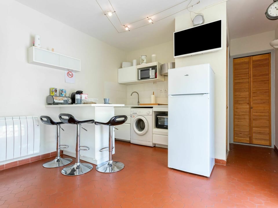 Cabinetry, Kitchen, Lighting, Home Appliance, Interior Design, Flooring, Floor, Shelving, Material Property, Wood