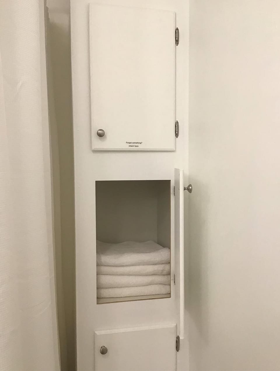 Master bath 4 towels provided 