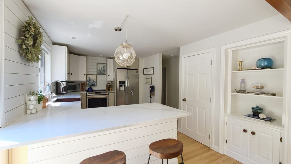 Kitchen with counter seating