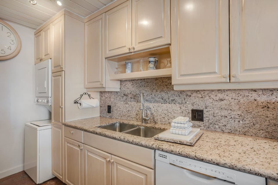 Full kitchen with corner unit washer/dryer