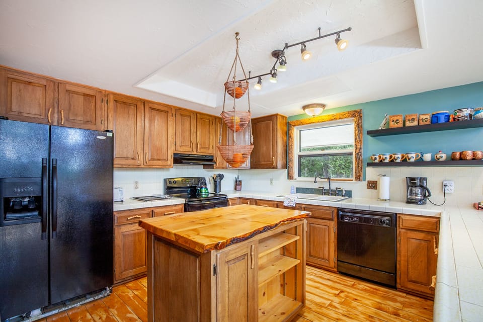 Modern, spacious and fully equipped kitchen