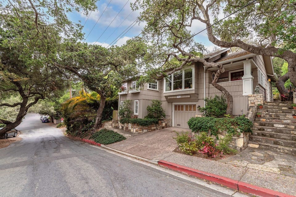 1800 sf - 3 Bedrooms - 3 Baths - Sleeps up to 6 Guests.