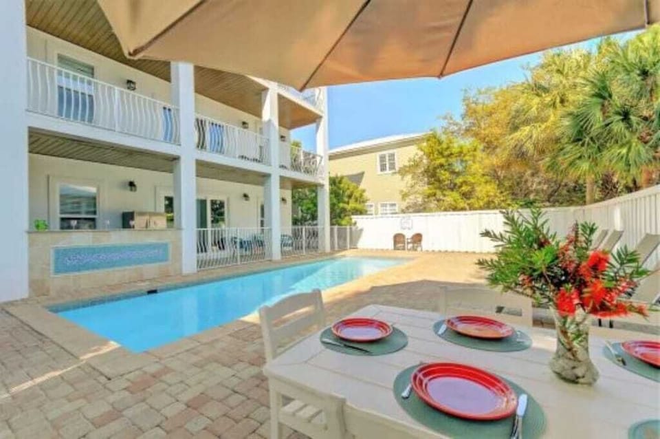 Nothing beats a meal around the pool with friends