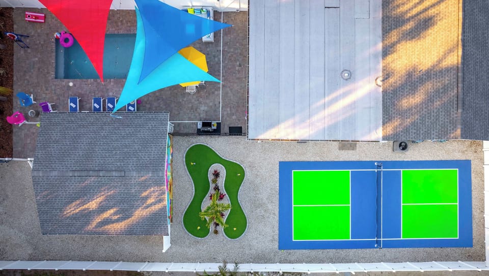 Heated Pool, Pickleball, Mini-Golf, Game Room & Firepit!