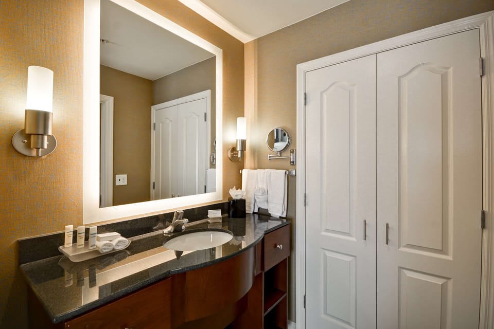 Guest room bath