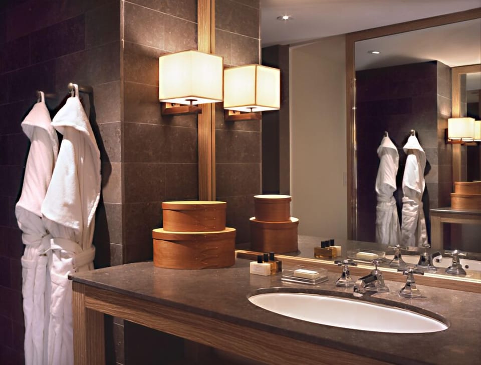 Bathroom vanity