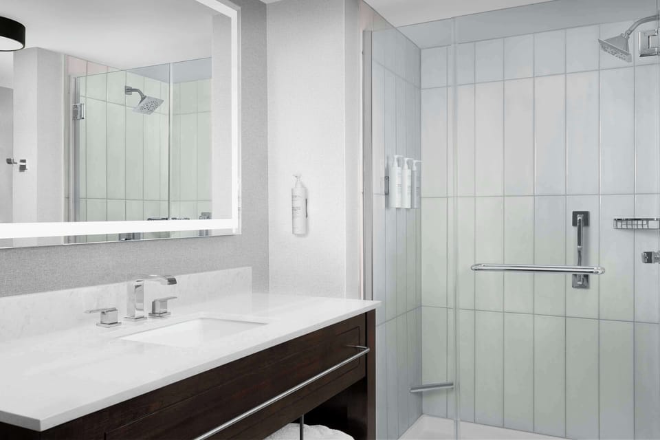 Guest room bath