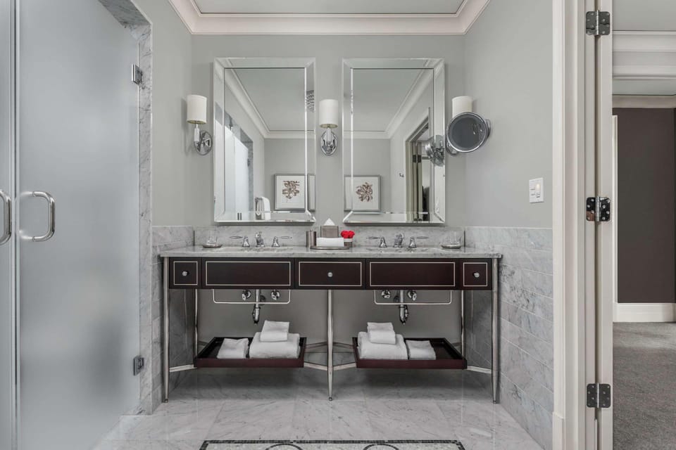 Guest room bath