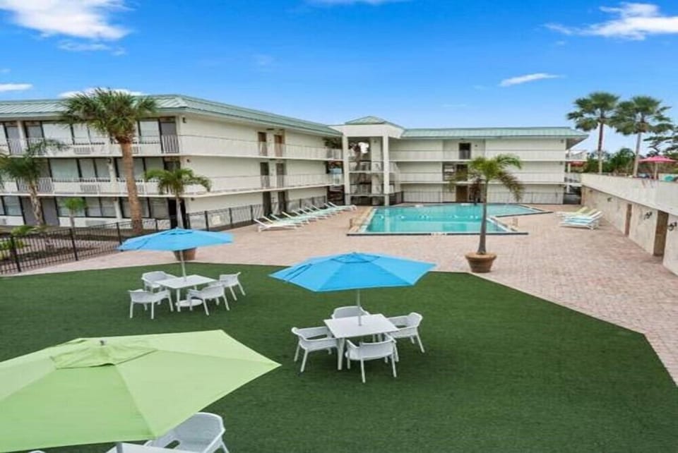 Outdoor Furniture/Sun loungers/Swimming pool