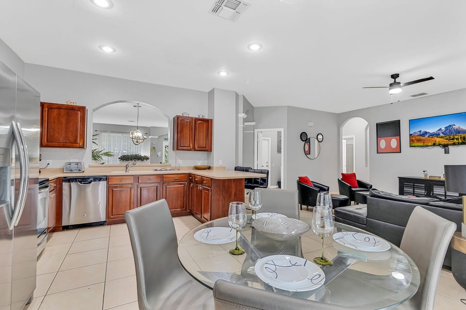 Eat in kitchen