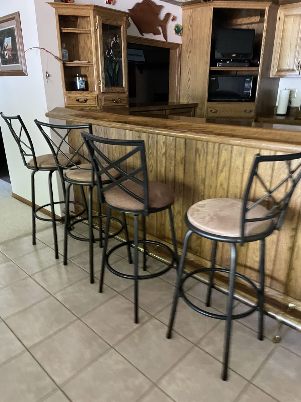 Wet bar with additional seating 