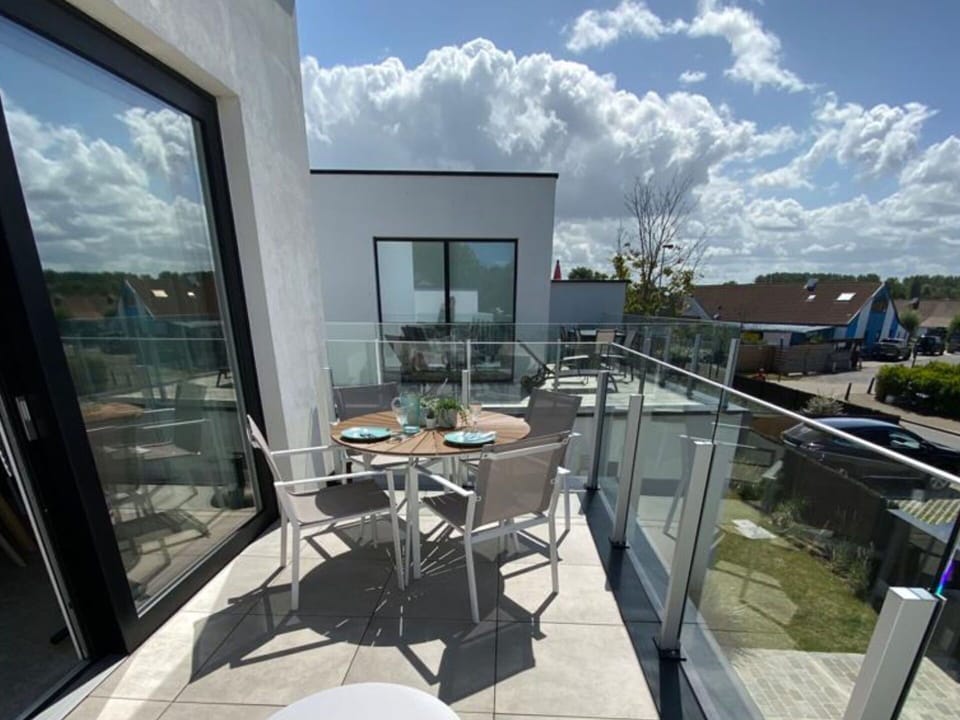 Cloud, Sky, Table, Furniture, Daytime, Property, Plant, Flowerpot, Chair, Shade