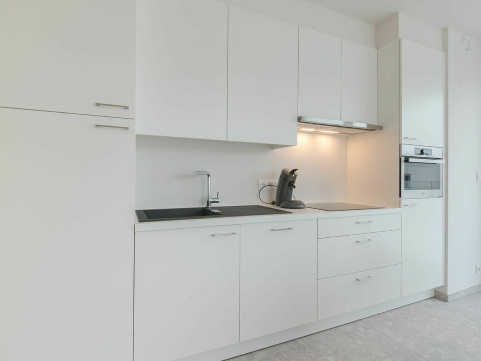 Cabinetry, Countertop, Property, Building, Sink, Kitchen, Wood, Tap, Kitchen Stove, Interior Design