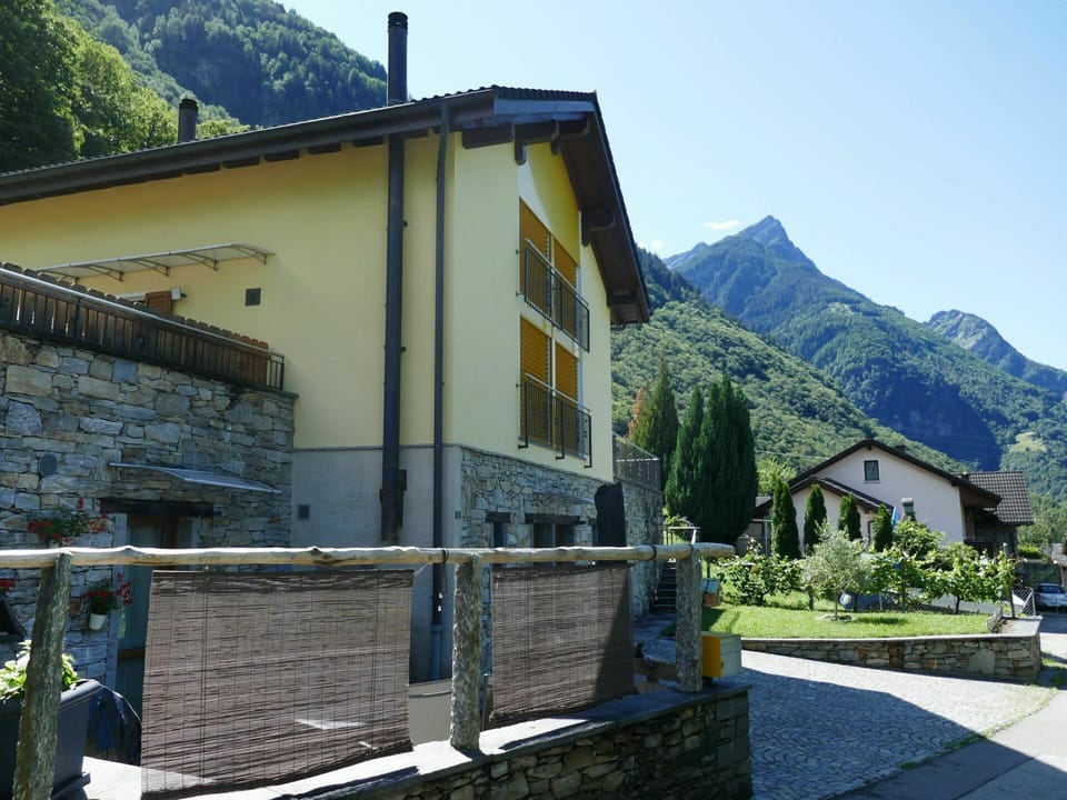 Sky, Property, Mountain, Building, Plant, Window, House, Cottage, Real Estate, Tree