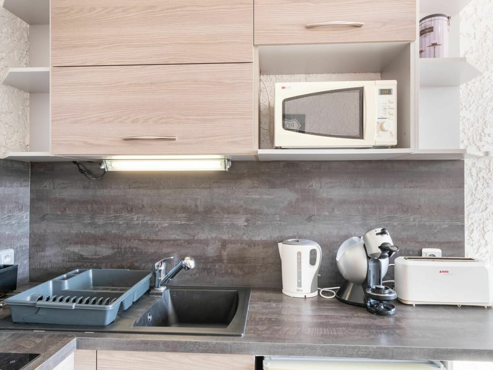 Countertop, Cabinetry, Property, Kitchen Appliance, Kitchen, Kitchen Stove, Home Appliance, Gas Stove, Wood, Interior Design