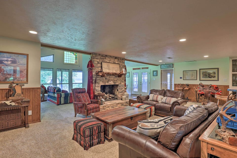 Granbury Vacation Rental | 3BR | 3BA | Single Story | 2,650 Sq Ft