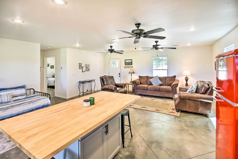 Kitchen | Dishware/ Flatware | Breakfast Bar