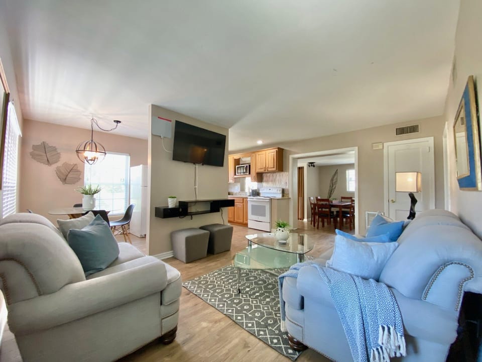 3 bedroom home on the Westside of Jacksonville, close to shopping