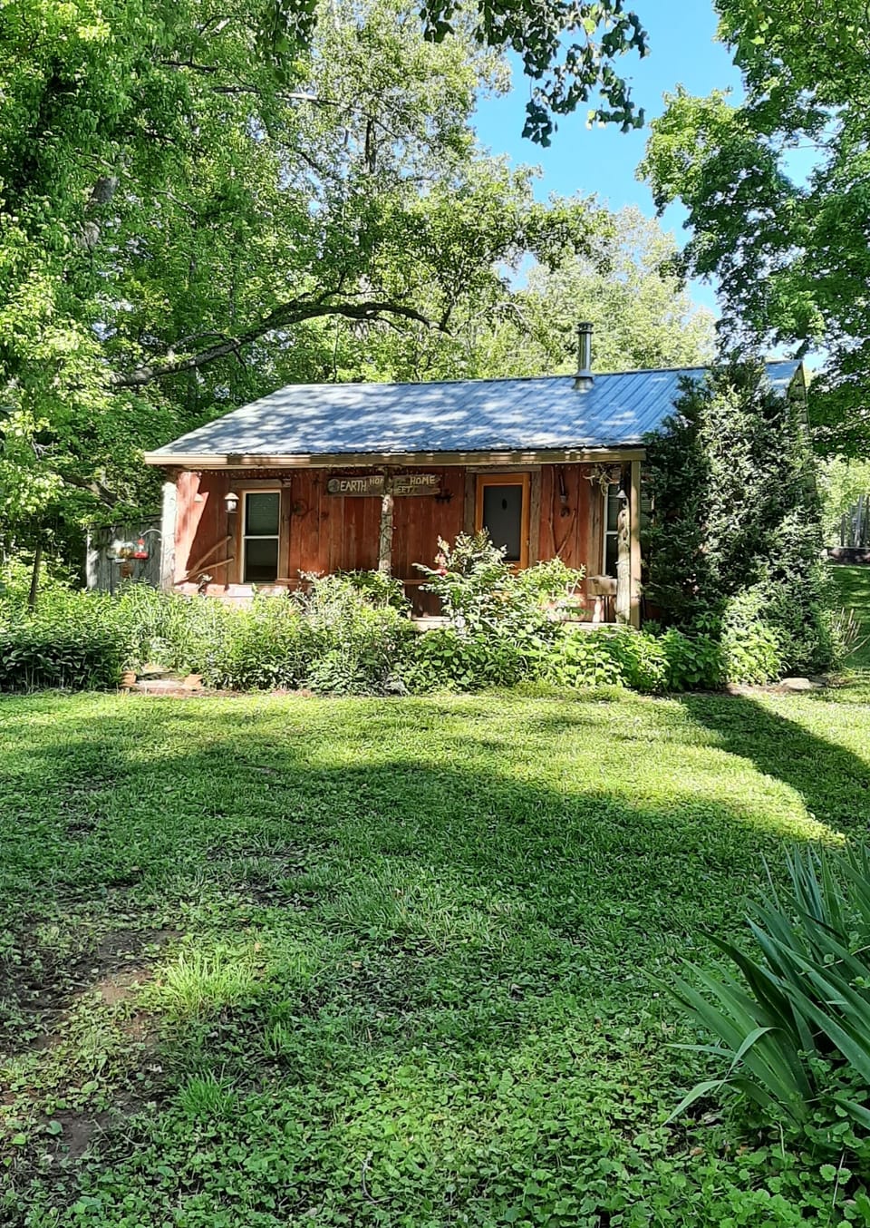 Whispering Waters Cabin on Caney Fork Creek!