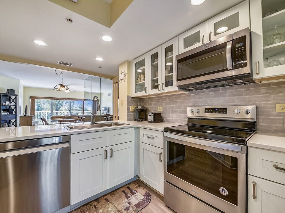 Fully Equipped Kitchen with Stainless Steel Appliances at 308 Barrington Arms