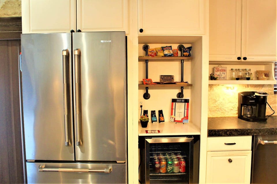 Fridge / Snack bar