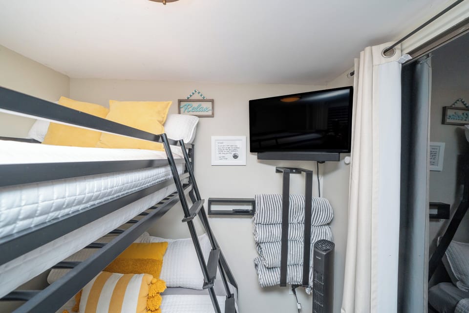 Bunk room; exterior entrance. 
Recommended for adults/teenagers 
VRBO #2385281