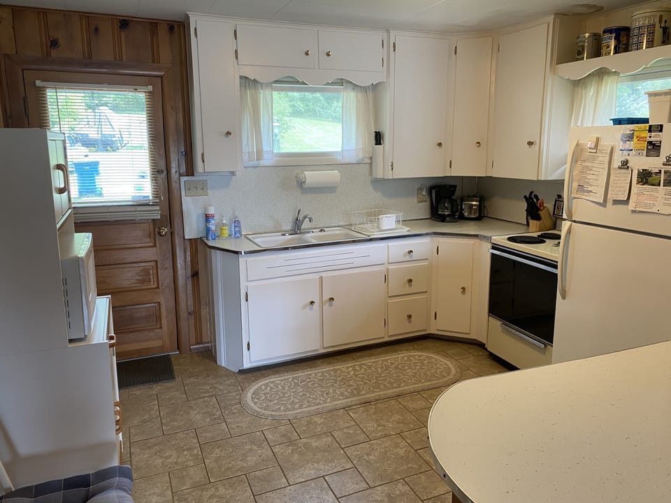 You'll love our retro kitchen. It feels like home.