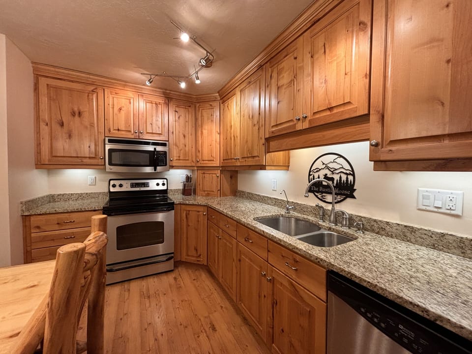 Granite counters - lots of counter space