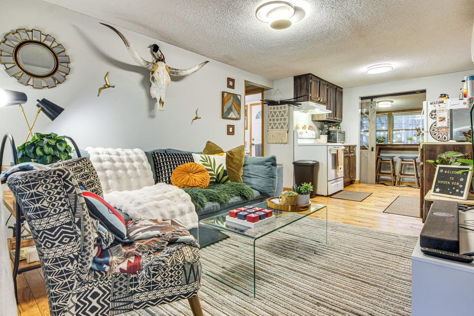 Living Room | Smart TV | Central Air Conditioning