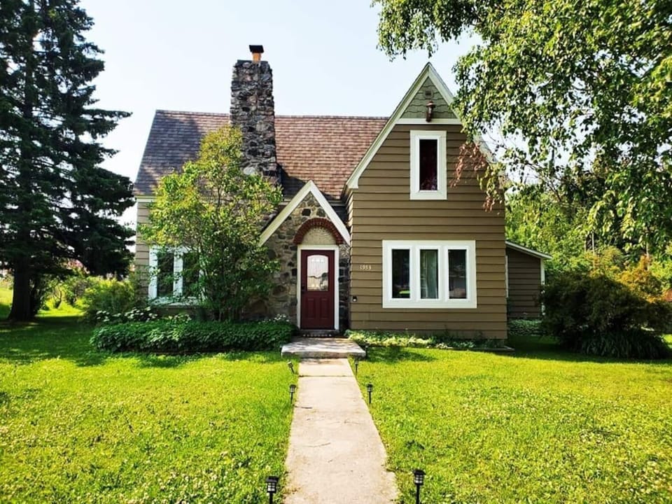 Welcoming Front yard