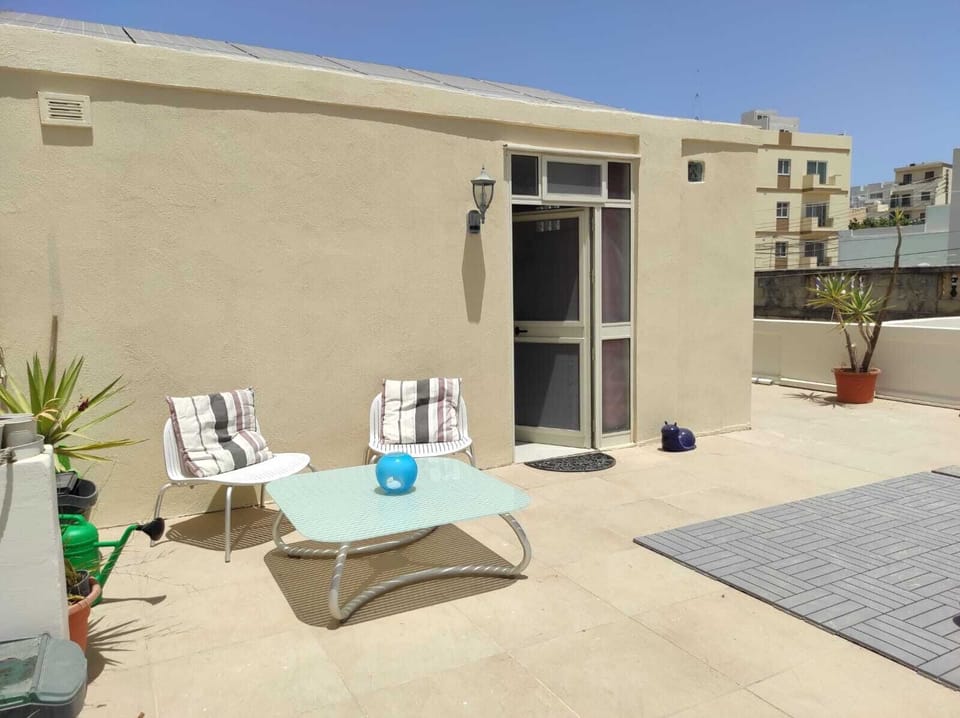 Terrace to enjoy Al fresco dinning. 