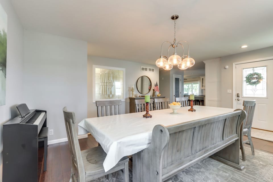 Dining Table | Dishware Provided