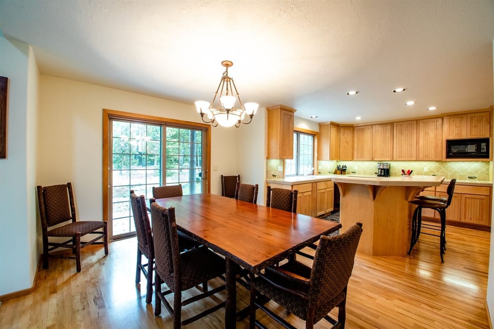 The dining and kitchen