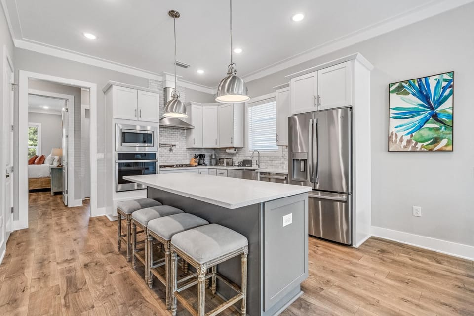 Kitchen with Breakfast Bar