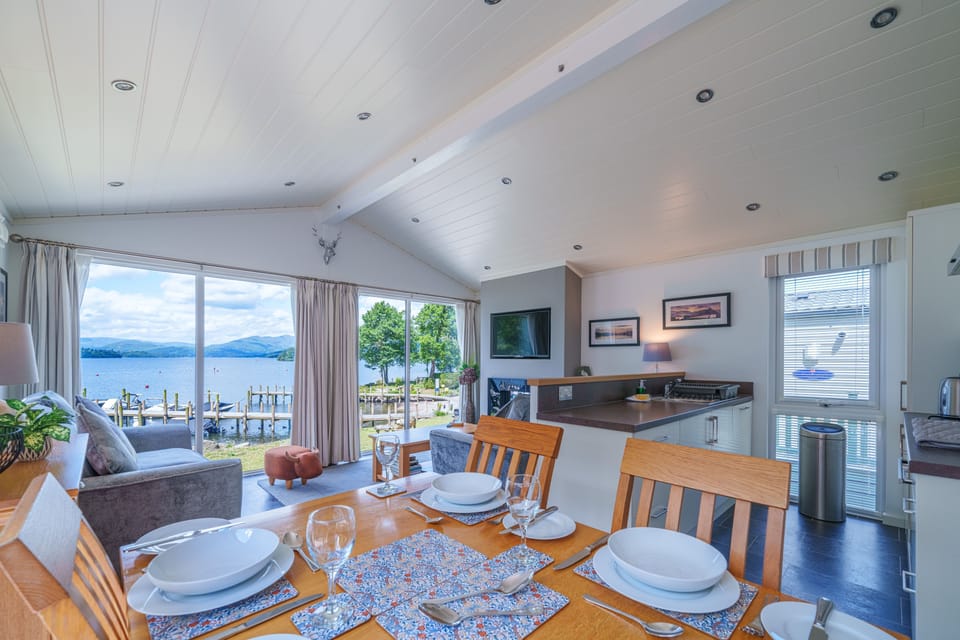 Mere Lodge - Fallbarrow Park, Bowness-on-Windermere - Dining Area