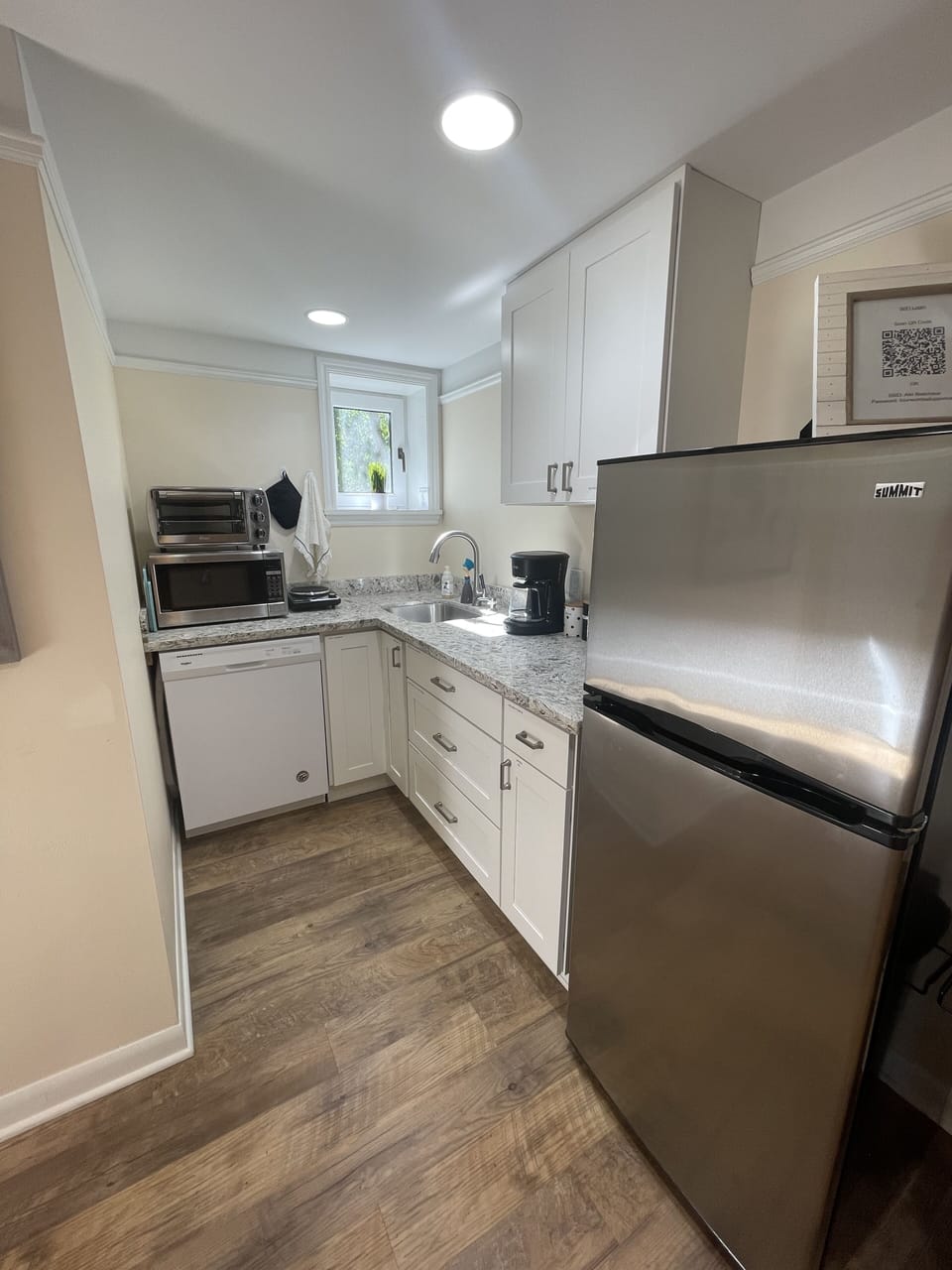 Fully equipped kitchenette with microwave, toaster oven, hot plate, dishwasher