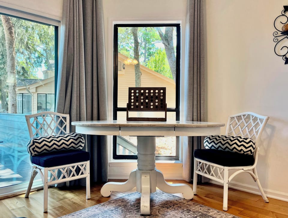 Game Room - Game / Dining Table