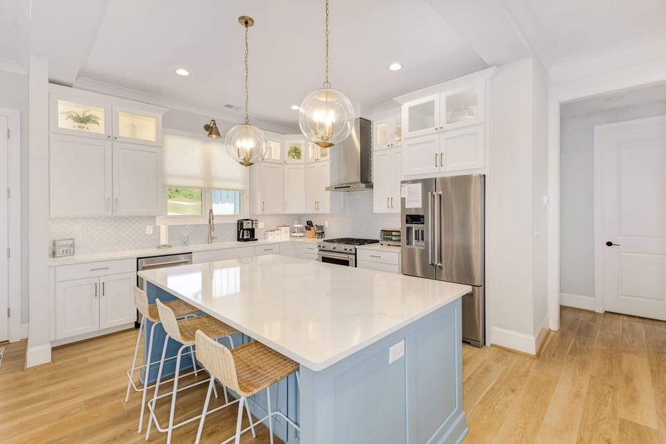 Fully stocked high end kitchen, Large island with extra seating, gas range