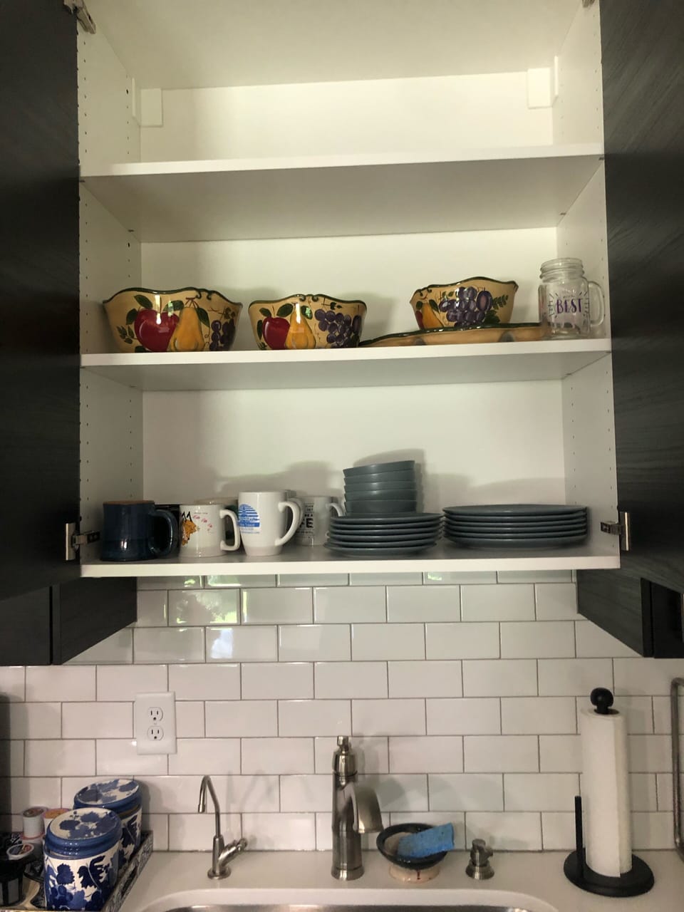 You will find a selection of dishes and silverware for your needs & convenience.