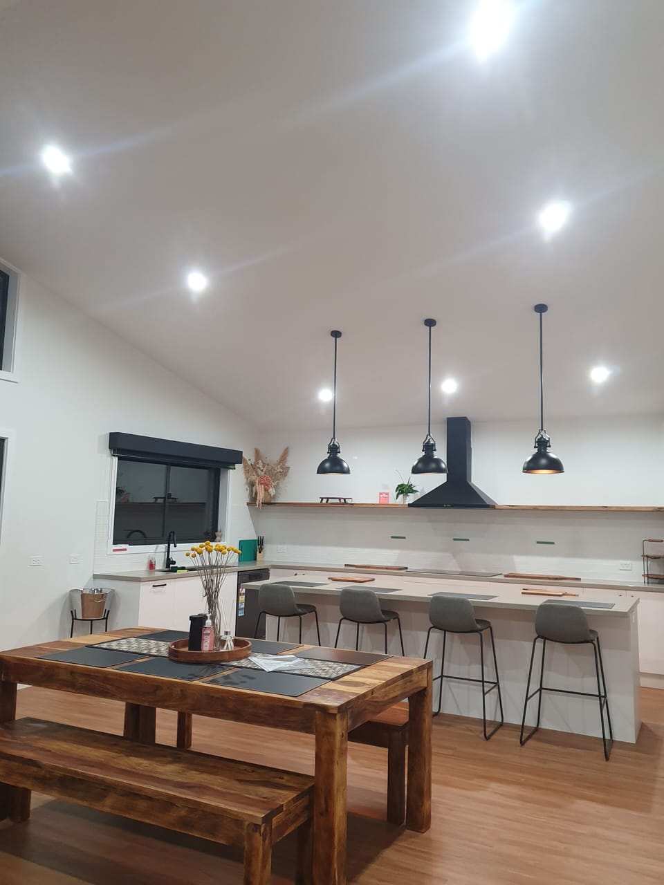 Kitchen & Dining 