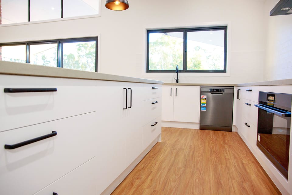 90cm oven & induction cooktop and dishwasher to take care of the holiday dishes