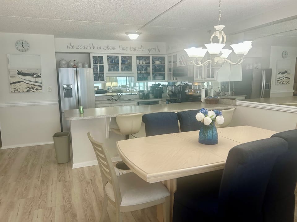 Open kitchen views of ocean