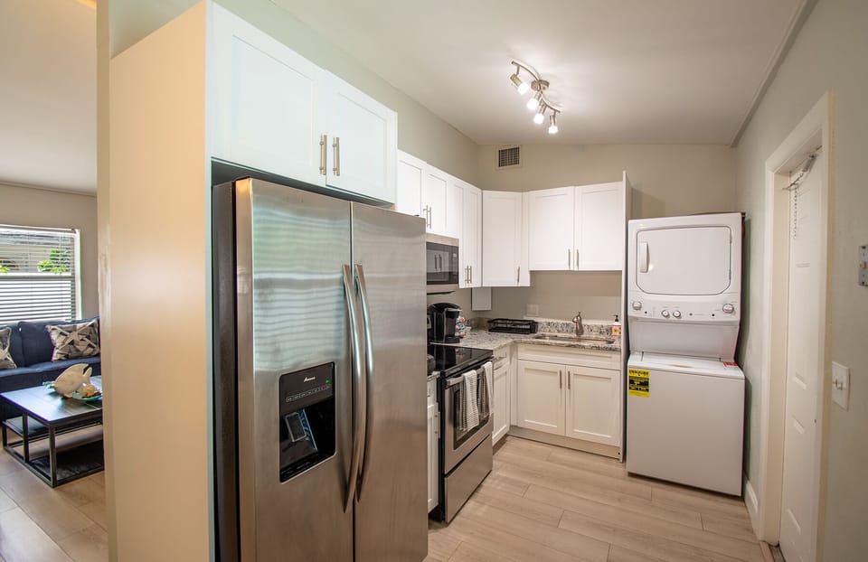 Full Size Kitchen and Full size Washer/Dryer