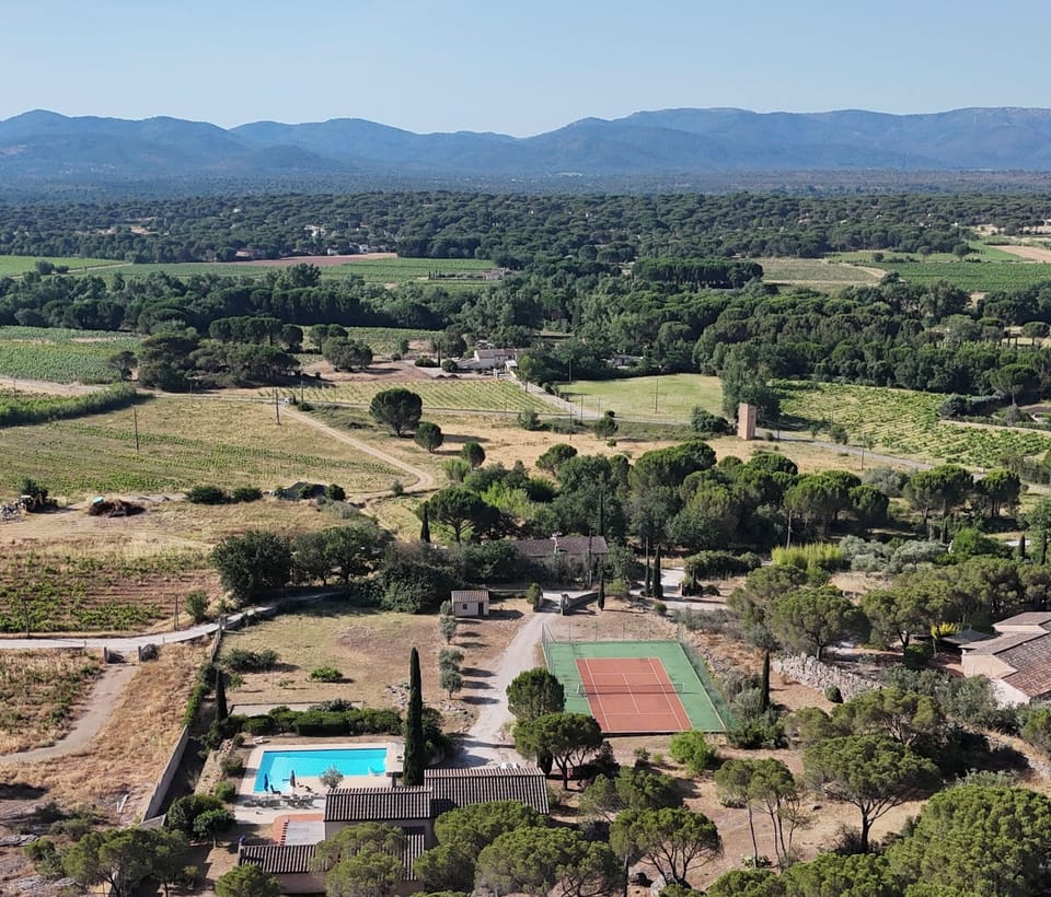 Magnificent views overlooking the local vineyards and the Maures Mountains