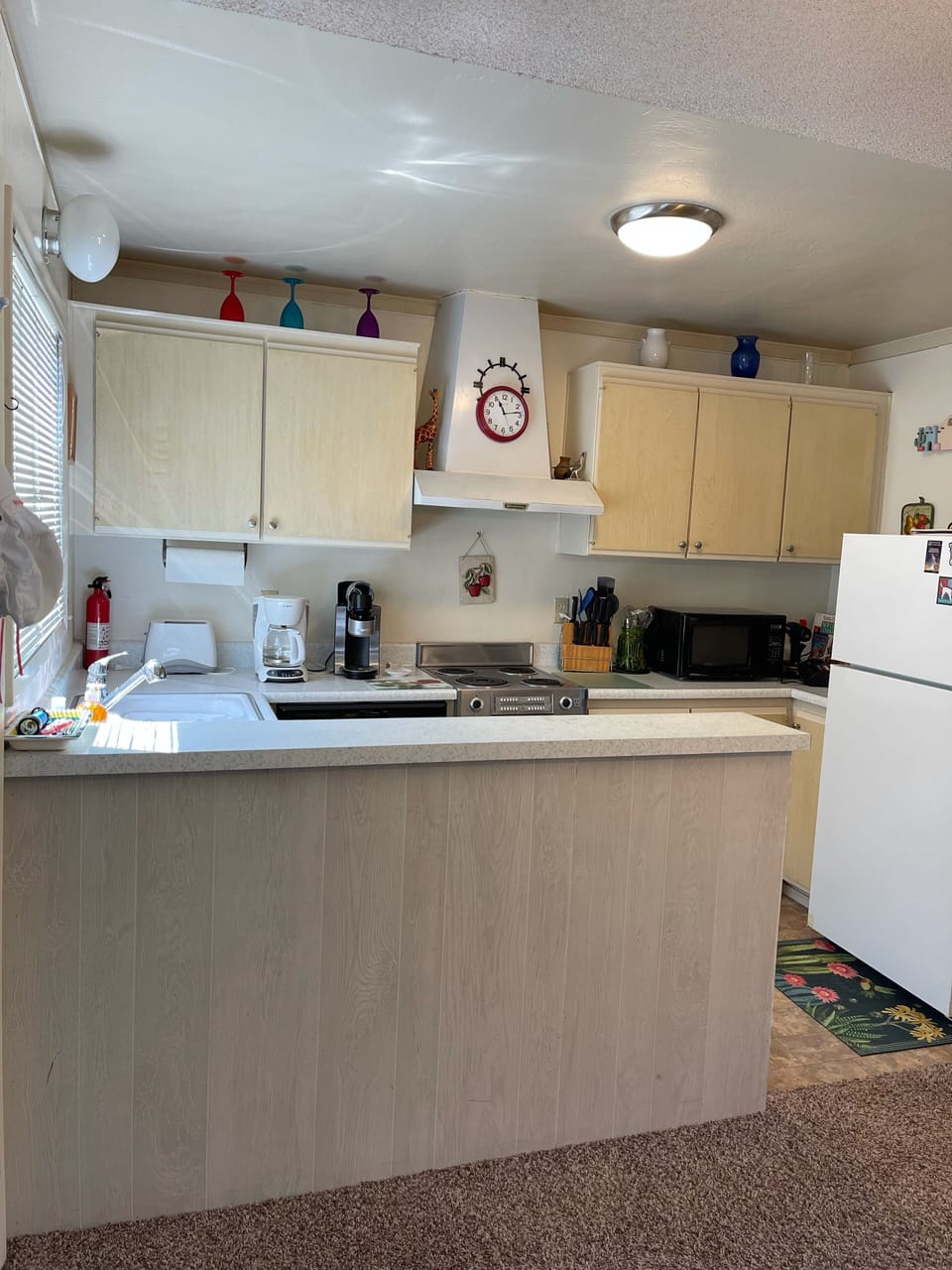 Full kitchen with Stove/Oven, Fridge, Sink, Coffee Maker, Air Fryer, Ice Maker
