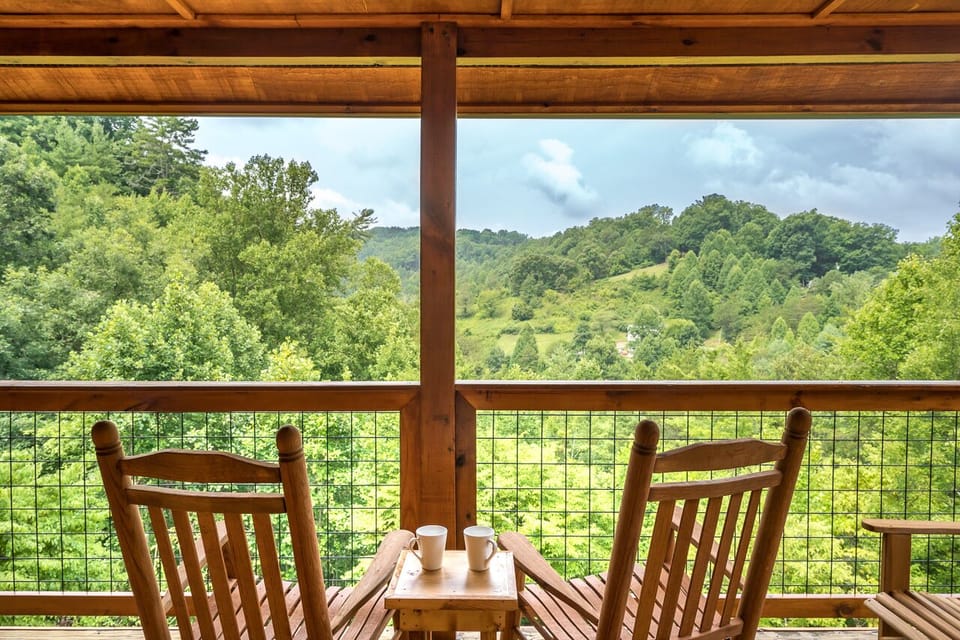 Tennessee Tranquility Deck View
