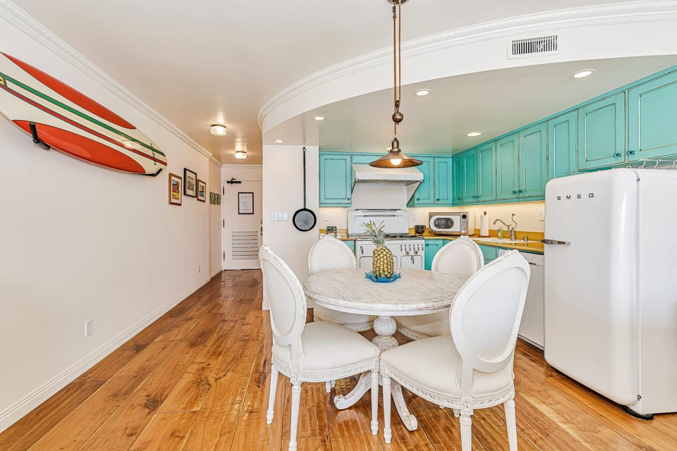 Dining Area for 4 - Dining Area for 4