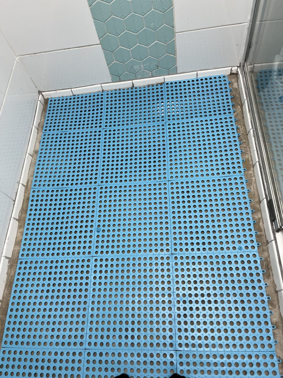 Rubber shower floor
