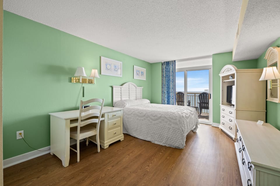 Get a good night's sleep in this private room & wake up to the gorgeous sunrise.